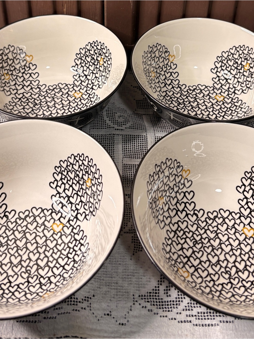 Disney Love Mickey Mouse XOXO 
Cereal/Soup/Salad Bowls Set of 4